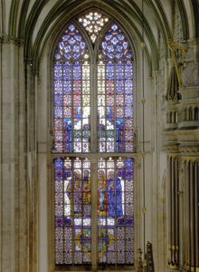500847 Interieur van de Domkerk (Domplein) te Utrecht: evangelistenraam, door prof. R.N. Roland Holst in 1926 ...